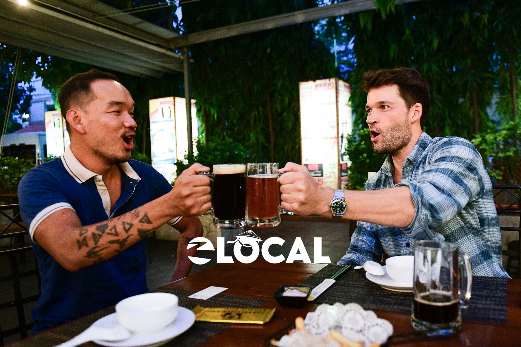 Khach My lan dau thu bia thu cong, 'do' can ly o TP.HCM hinh anh