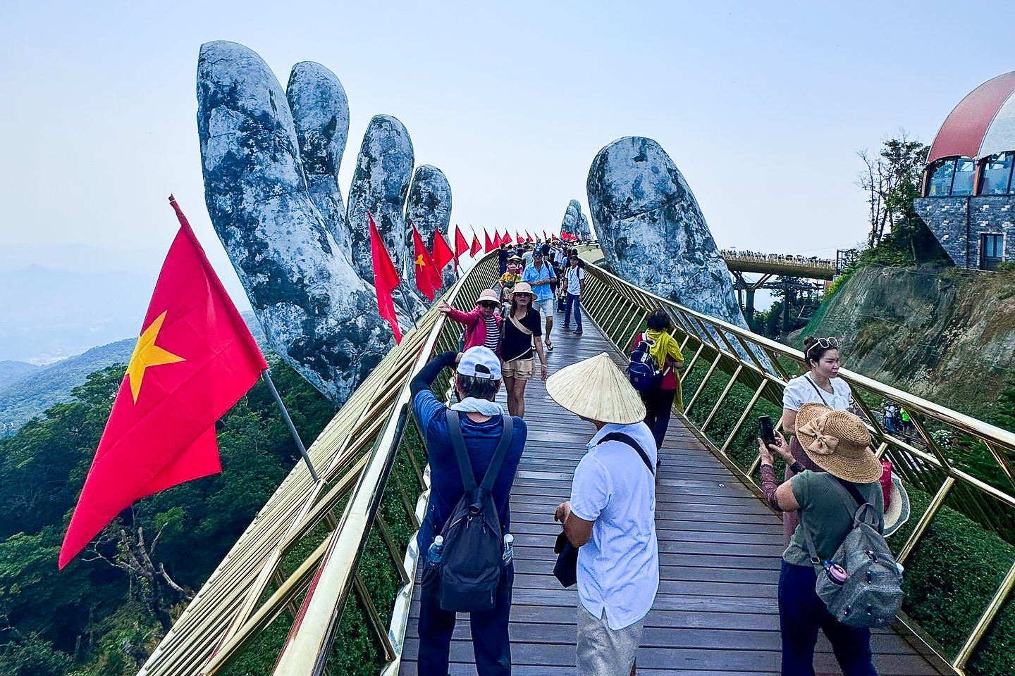 Huyen thoai quan vot Roger Federer dang anh du lich Da Nang, Hoi An hinh anh