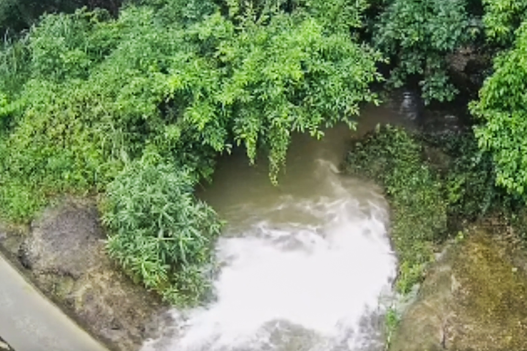 Giam doc thuy dien Suoi Mu noi ve 25 phut mo cua xa day gay tranh cai hinh anh