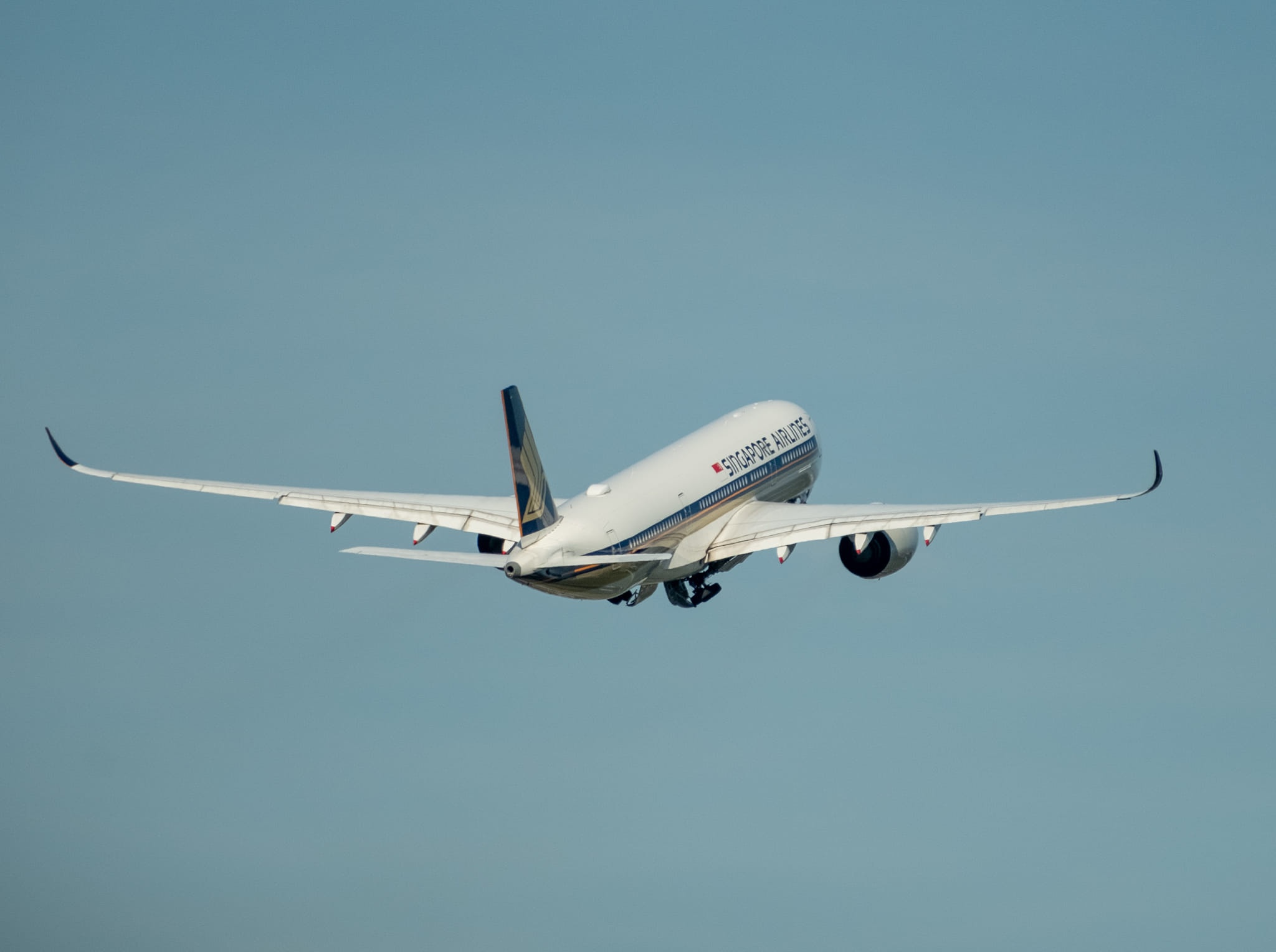 trom tren may bay anh 1