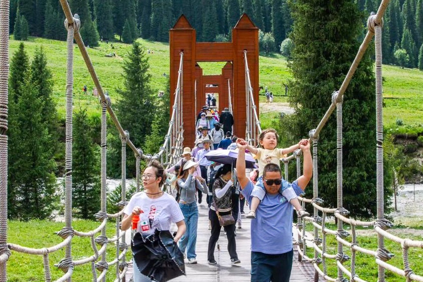 Cau treo Trung Quoc nghieng veo, du khach 'hon xieu phach lac' hinh anh