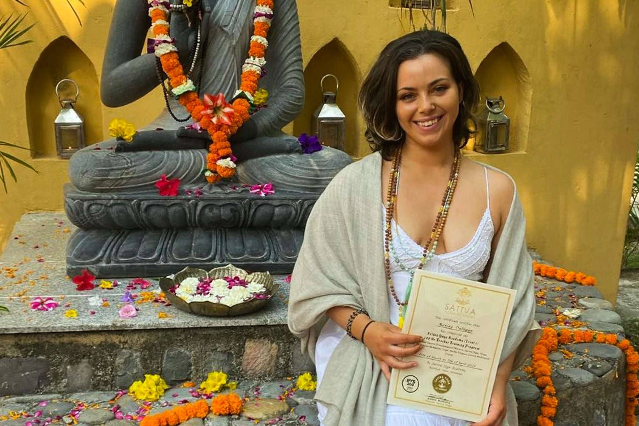 Bi ket lai Thai Lan vi vet rach 1 cm tren ho chieu hinh anh