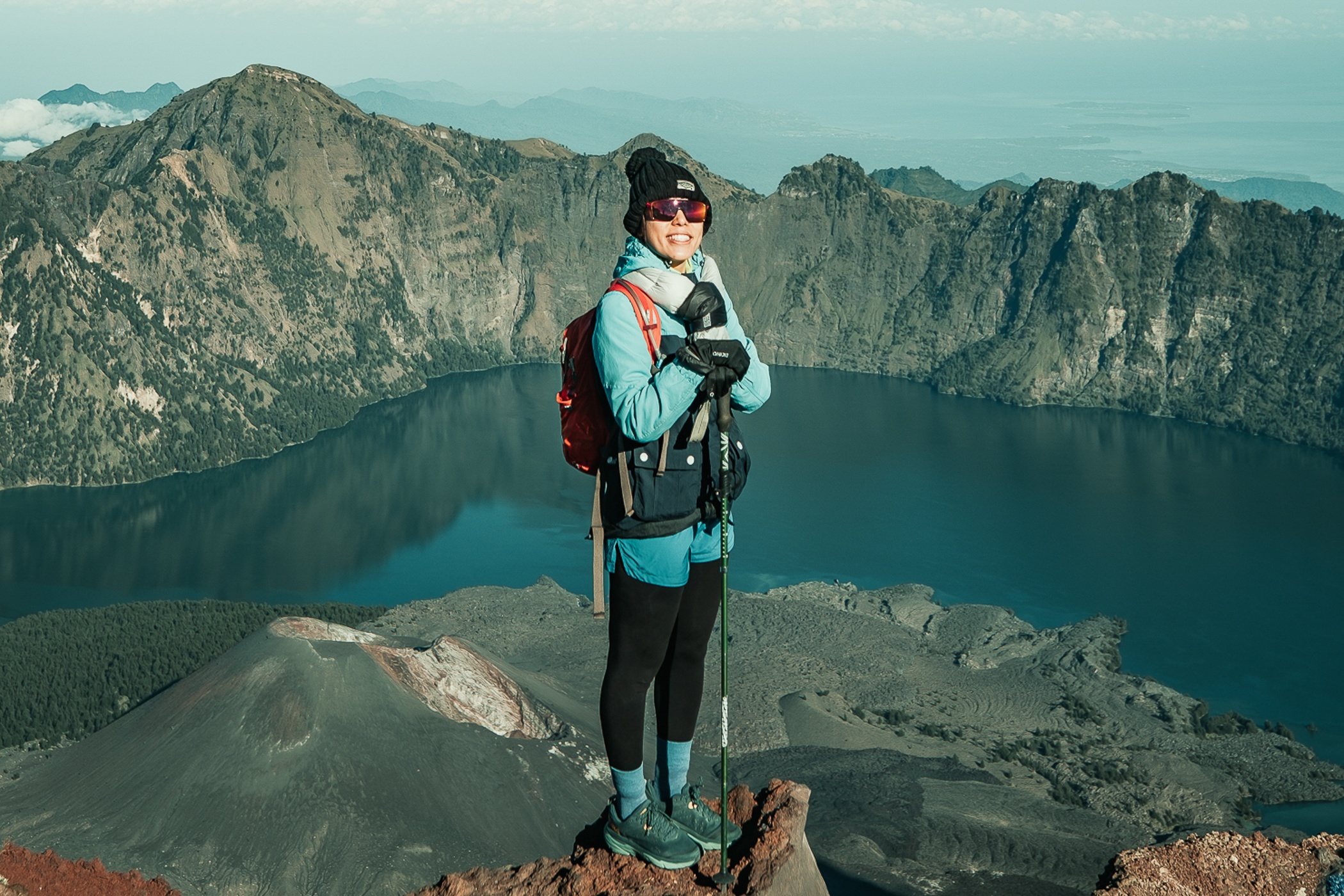 Toi trekking dinh nui lua kho can, bong rat tai Indonesia hinh anh