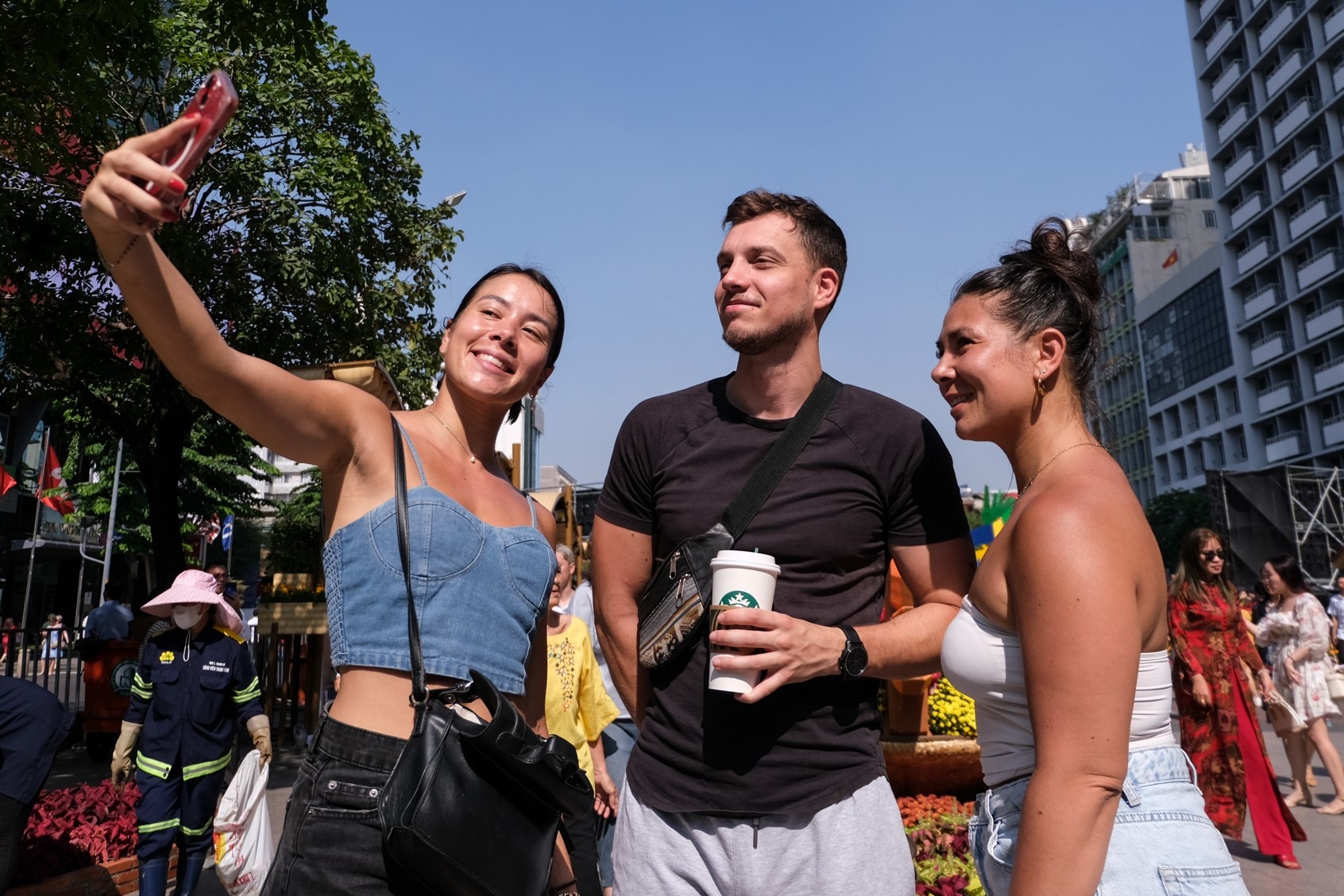 Da Nang, TP.HCM lam giau nho du lich su kien hinh anh