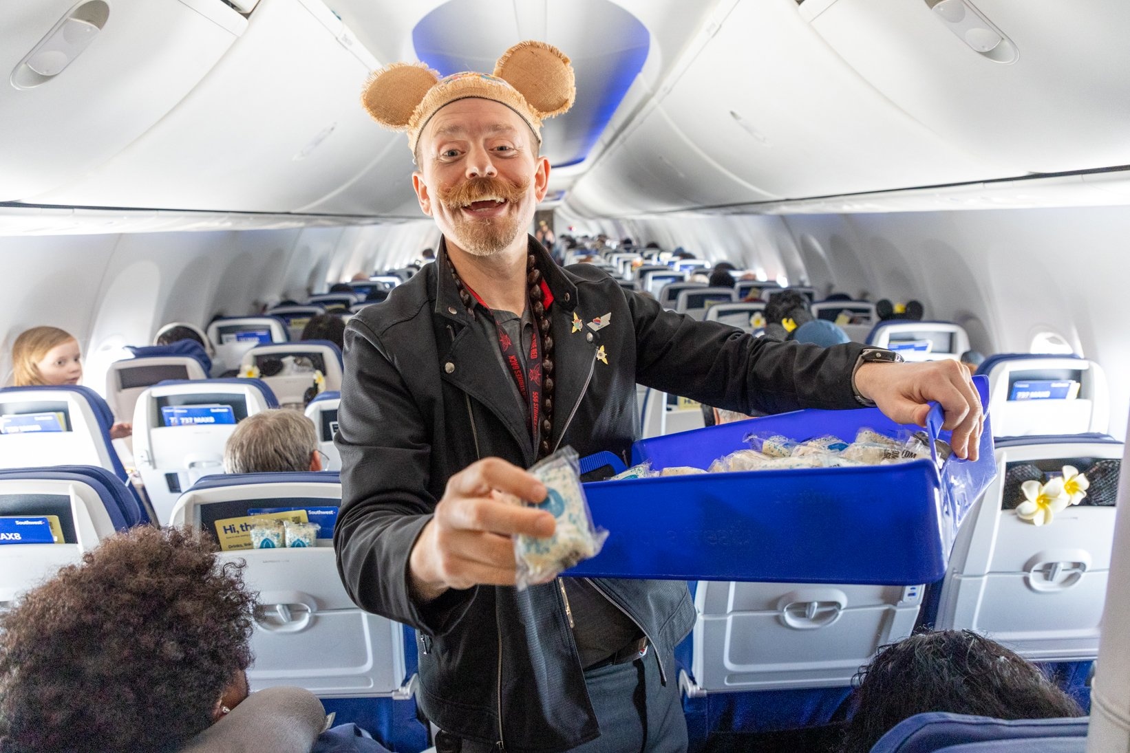 Nuoc ngot phat no lam bi thuong 20 tiep vien hang khong tai My hinh anh