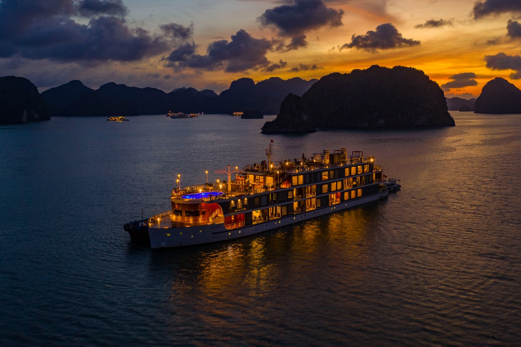 Di thuyen vinh Ha Long, Lan Ha lot top thu vi nhat the gioi hinh anh