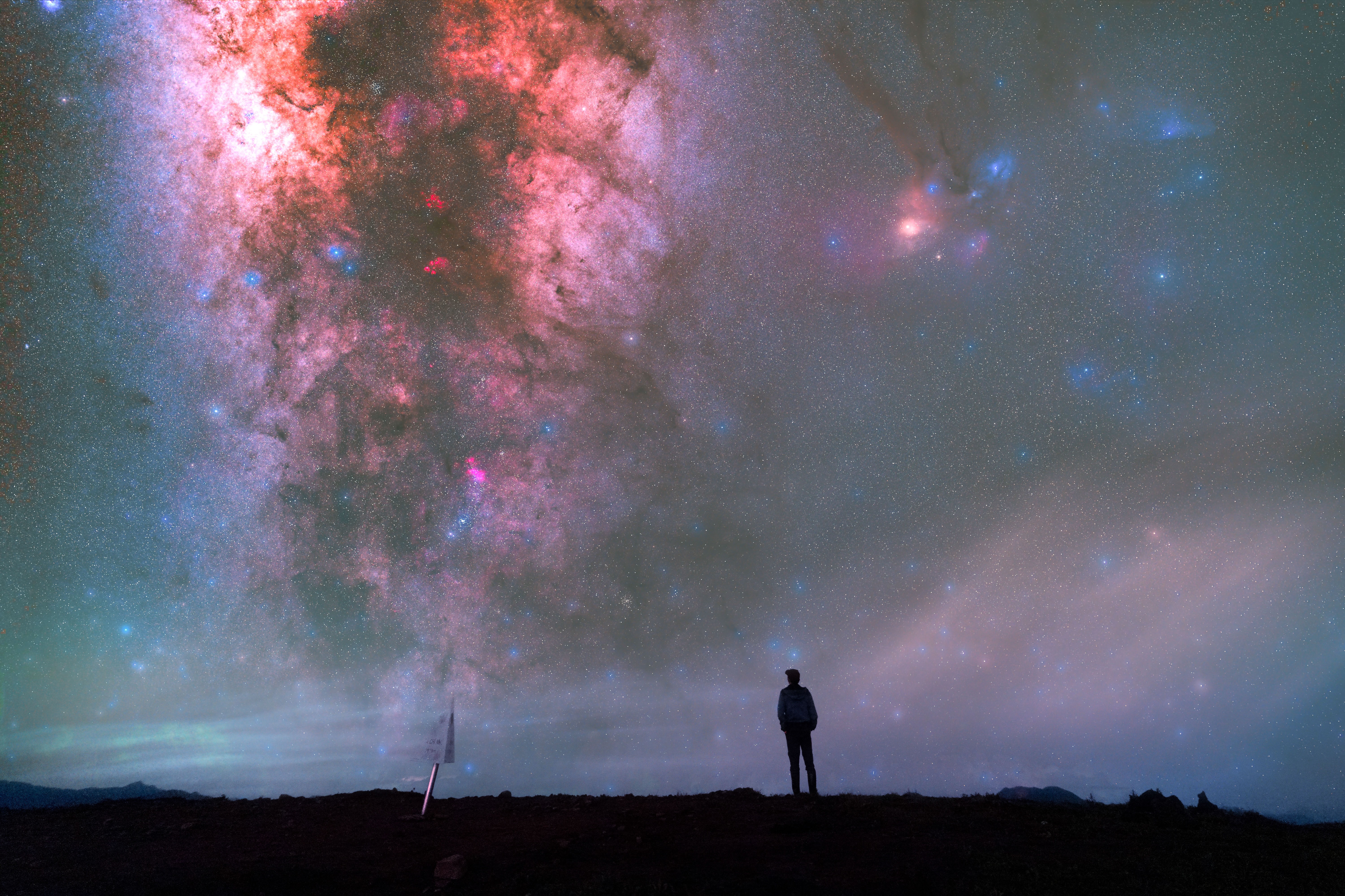 Toi 'cong' 15 kg do dung, ngam dai Ngan Ha tren dinh Ta Chi Nhu hinh anh