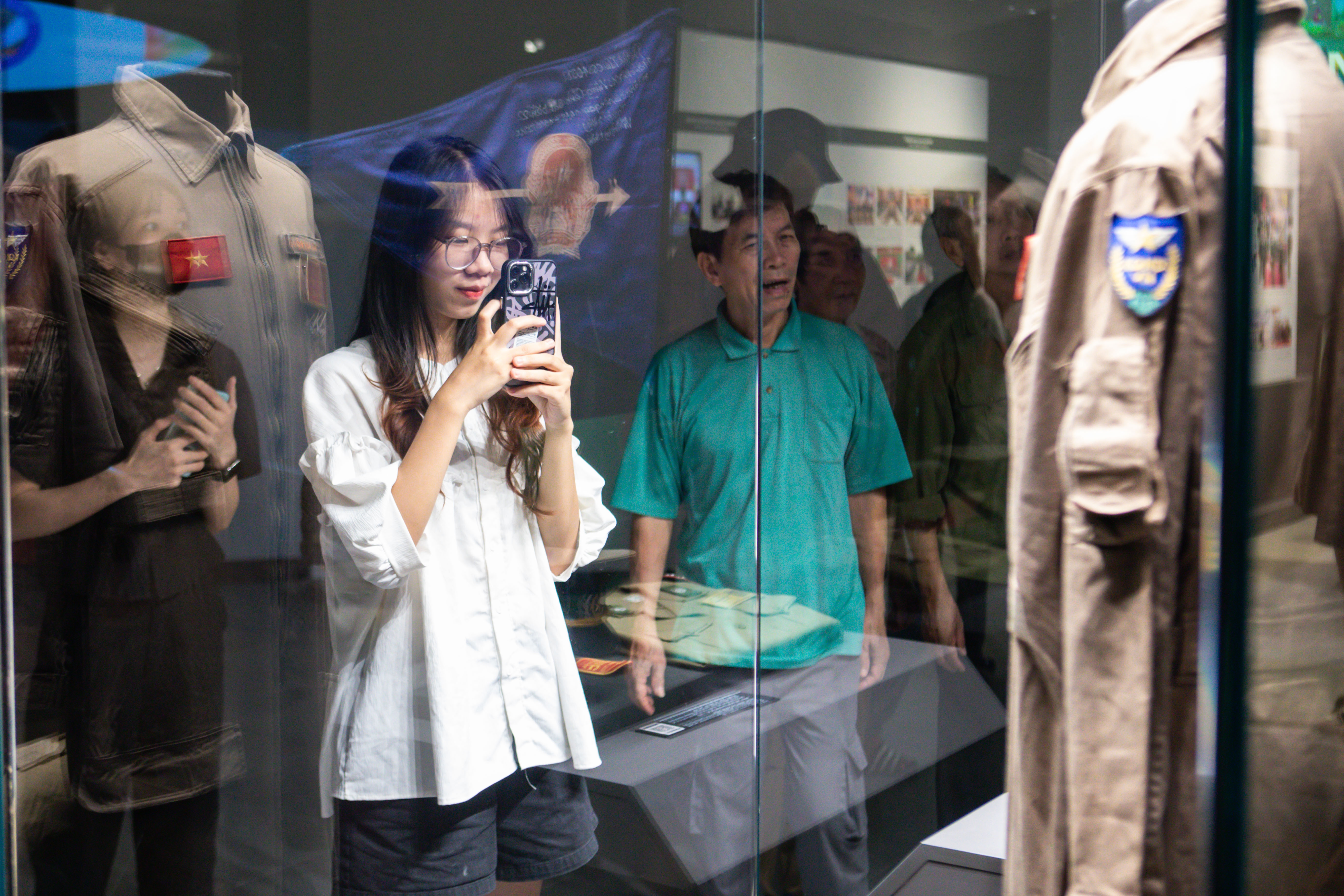 Tam dong cua Bao tang Lich su quan su Viet Nam 3 ngay hinh anh