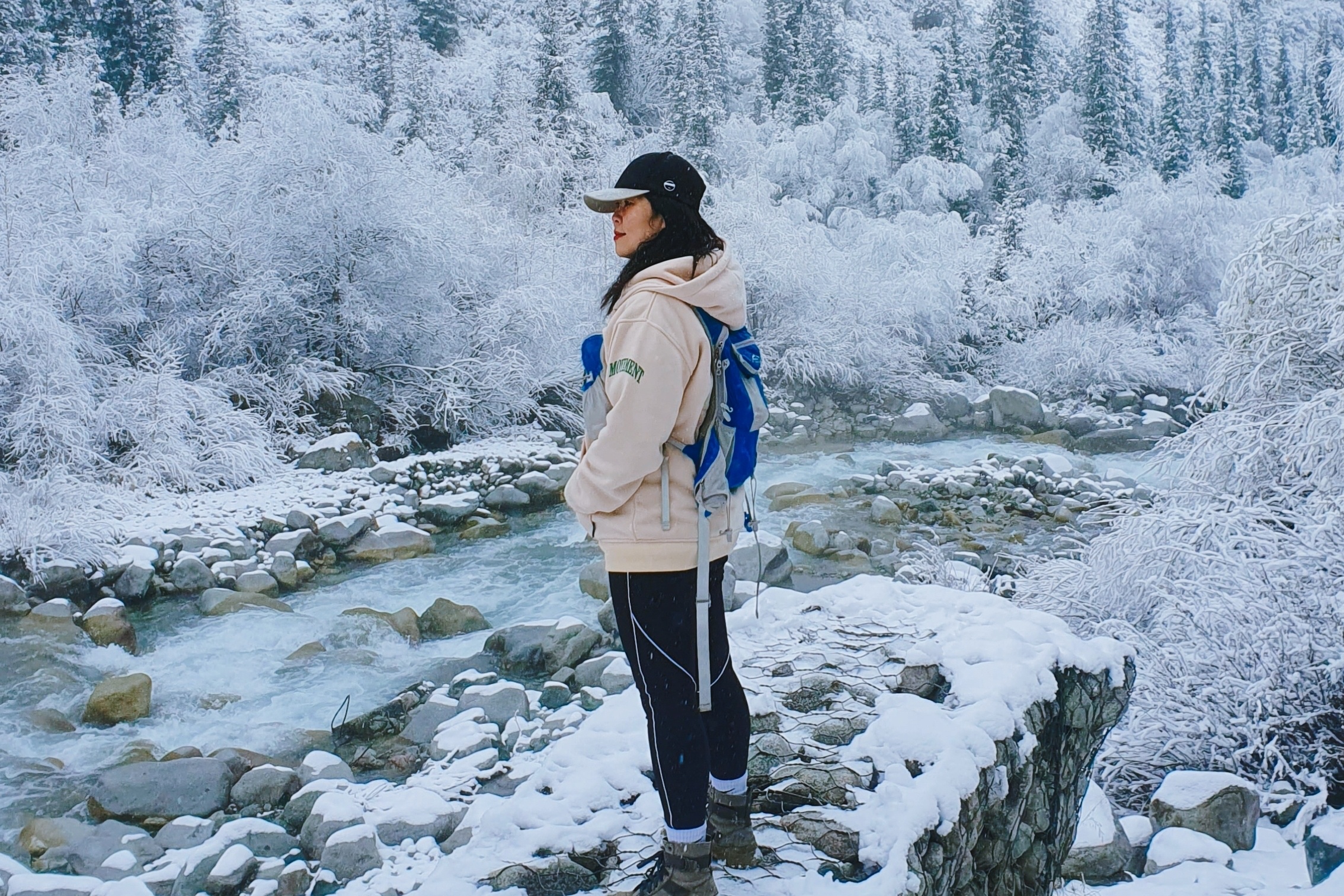 Toi don Giang sinh som dep trang le tai Kyrgyzstan hinh anh