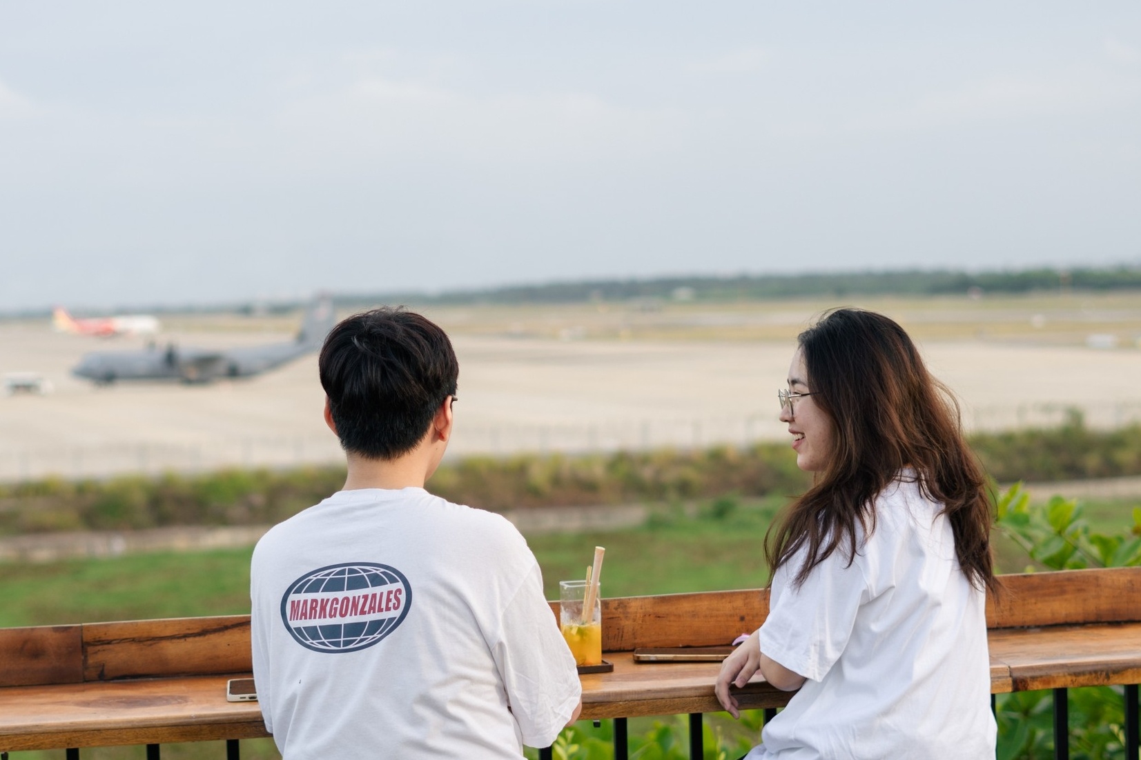 Quan ca phe view may bay 'trieu do' o Da Nang hinh anh