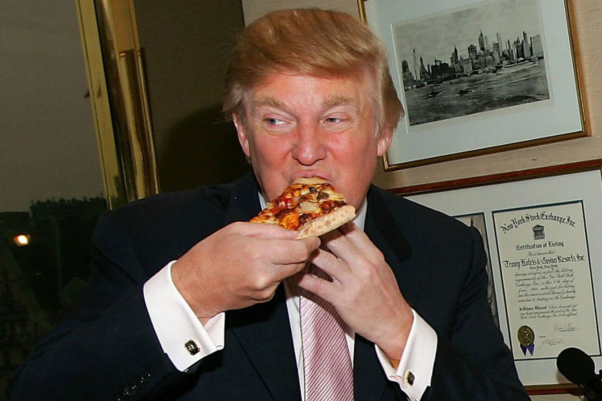 So thich nuoc co ga, do an nhanh cua Donald Trump hinh anh