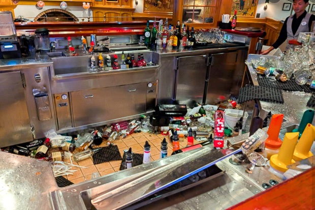 Canh do nat tren du thuyen sau giong bao tai Tay Ban Nha hinh anh