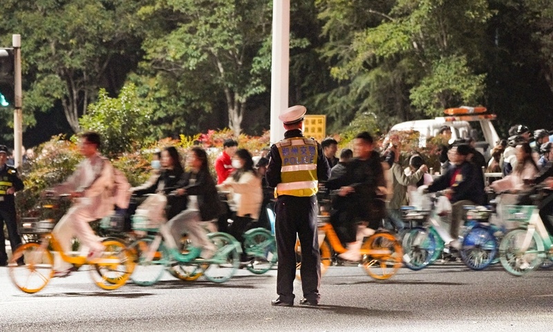 Trung Quoc dep trao luu an dem 'hanh xac' tai Khai Phong hinh anh