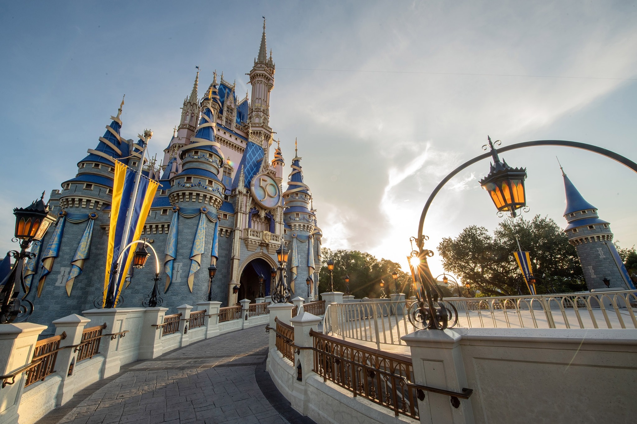 Me Ariana Grande doi rai tro cot tai Disney World hinh anh