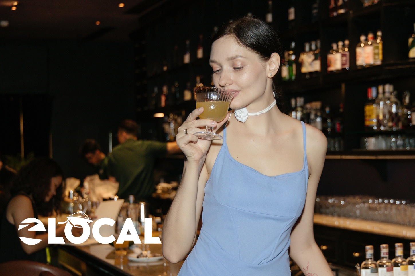 Khach Nga lan dau di bar nghe chuyen Ba Trieu tai TP.HCM hinh anh