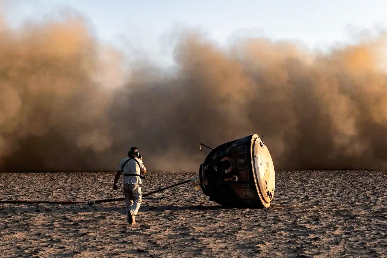 Can canh noi con nguoi len vu tru va may man tro ve hinh anh