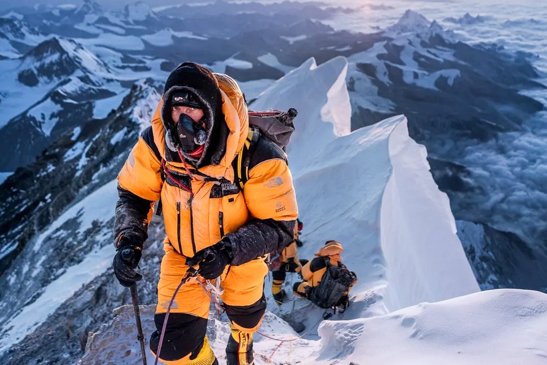 Nepal tang gia leo Everest hinh anh