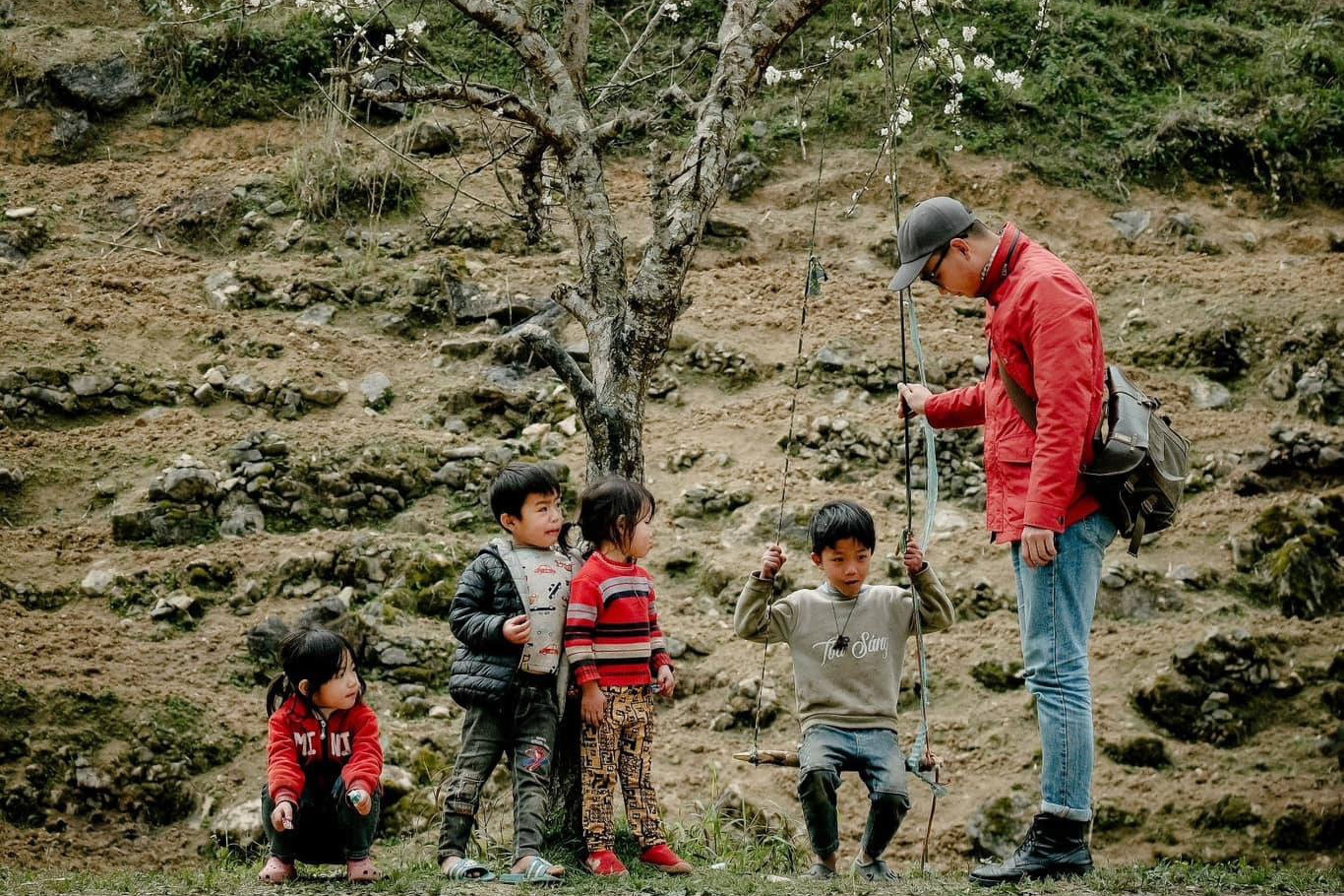 Ha Giang don khach dong chua tung thay, nhieu khach san 'chay' phong hinh anh