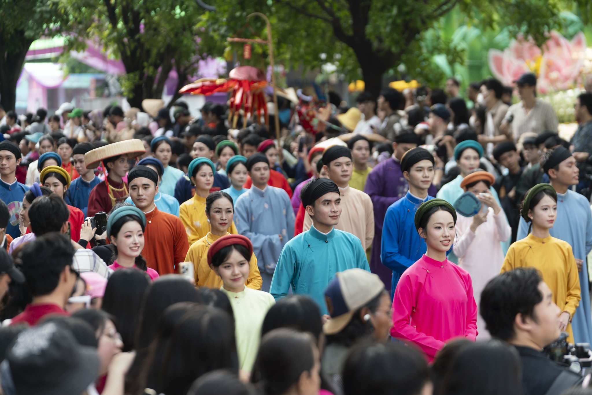 Le hoi Ao dai 2025 anh 17