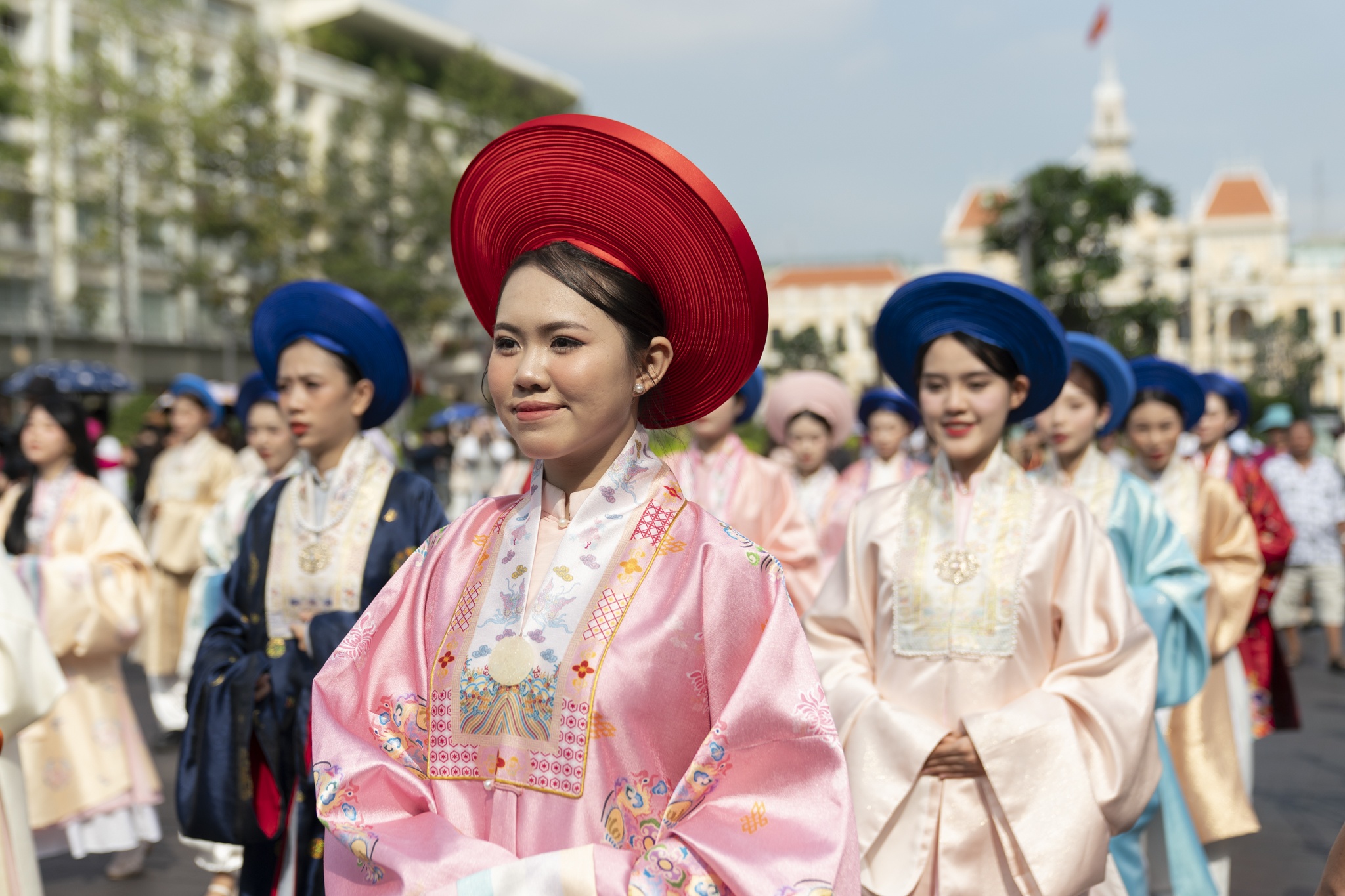 Le hoi Ao dai 2025 anh 4