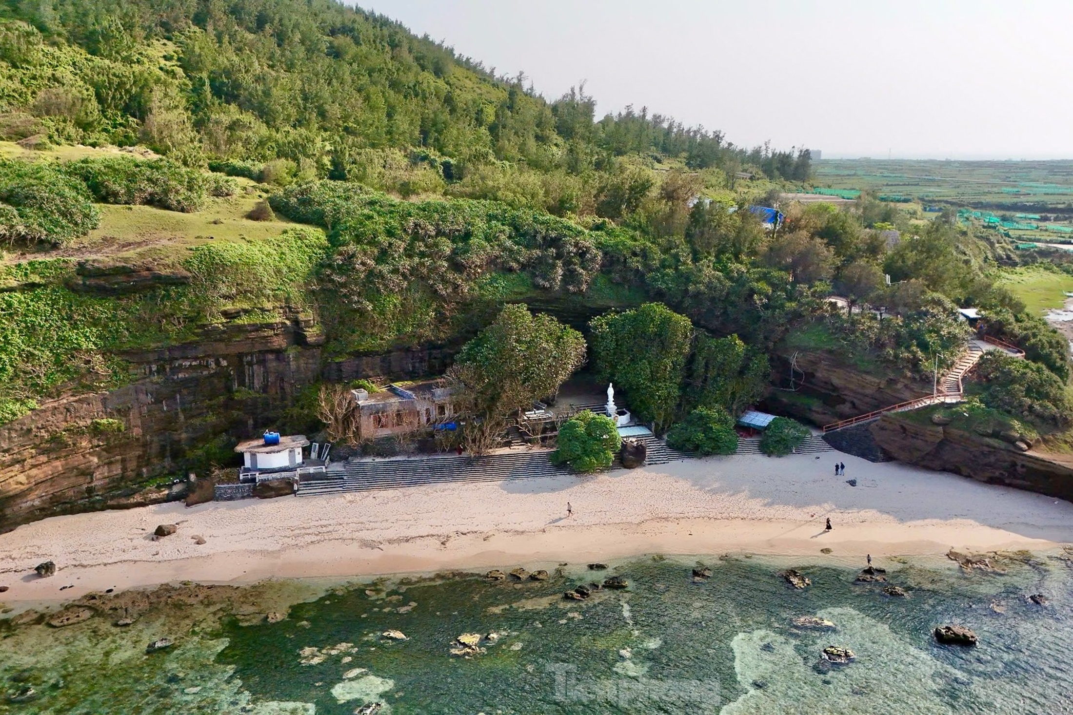 Chiem bai ngoi chua 'khong su' trong hang da trieu nam o Ly Son hinh anh