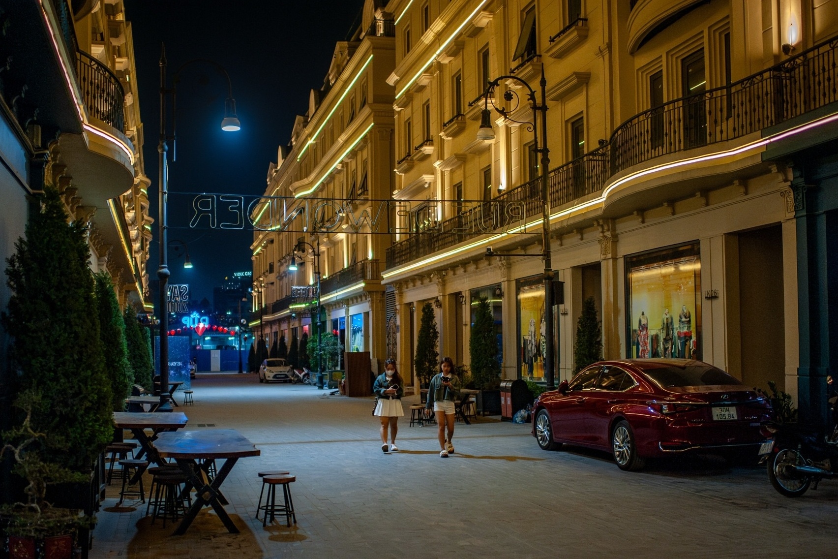 'Vo mong' voi pho di bo phong cach Anh quoc o Ha Noi hinh anh