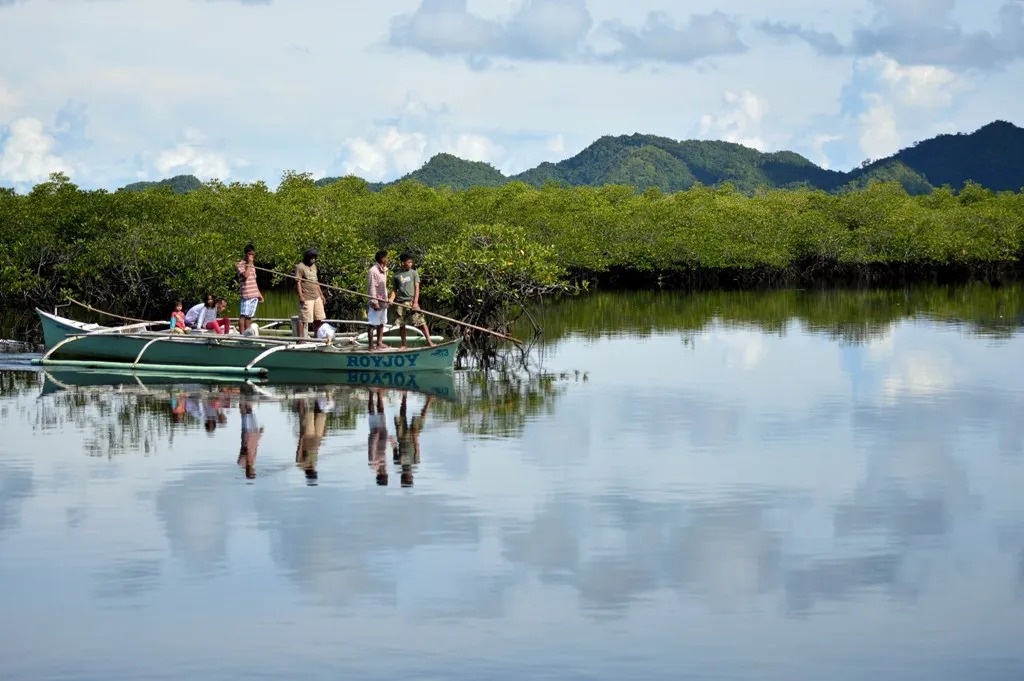 Tu ngu tac tro thanh nguoi lam tour du lich sinh thai o Philippines hinh anh