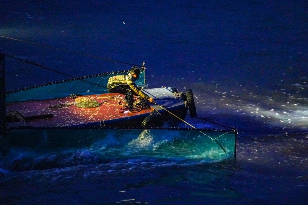 Ngu dan song Hong day tu 4h san dac san chi song hon 20 phut hinh anh