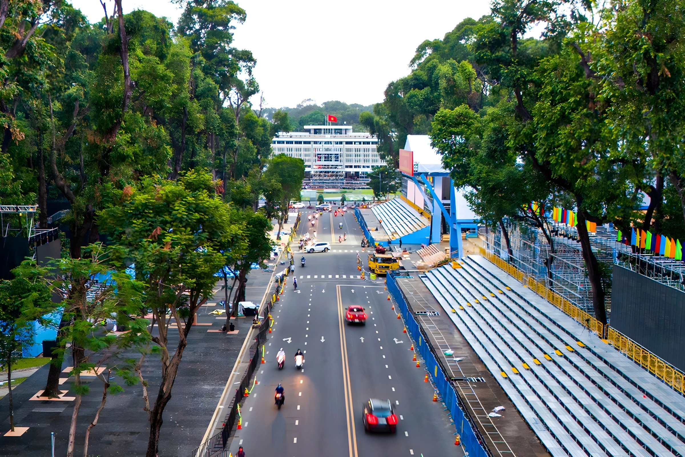 Toan canh khan dai tren duong Le Duan phuc vu dai le 30/4 hinh anh