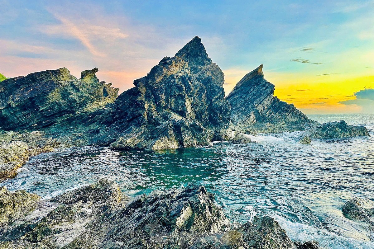 Ghenh da den hon 400 trieu nam tuoi o Quang Nam hinh anh