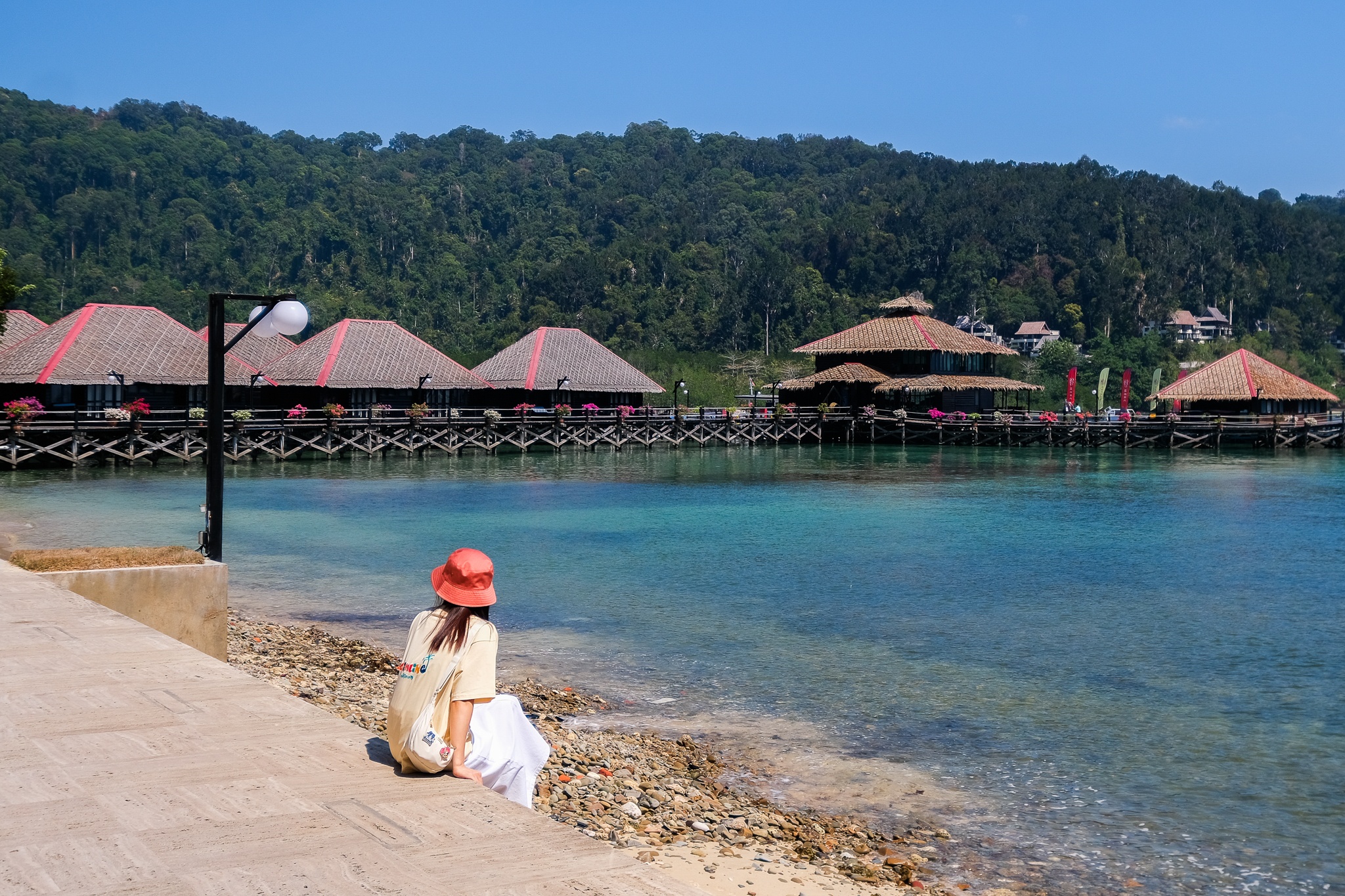 Bung no lua dao du lich bang AI hinh anh