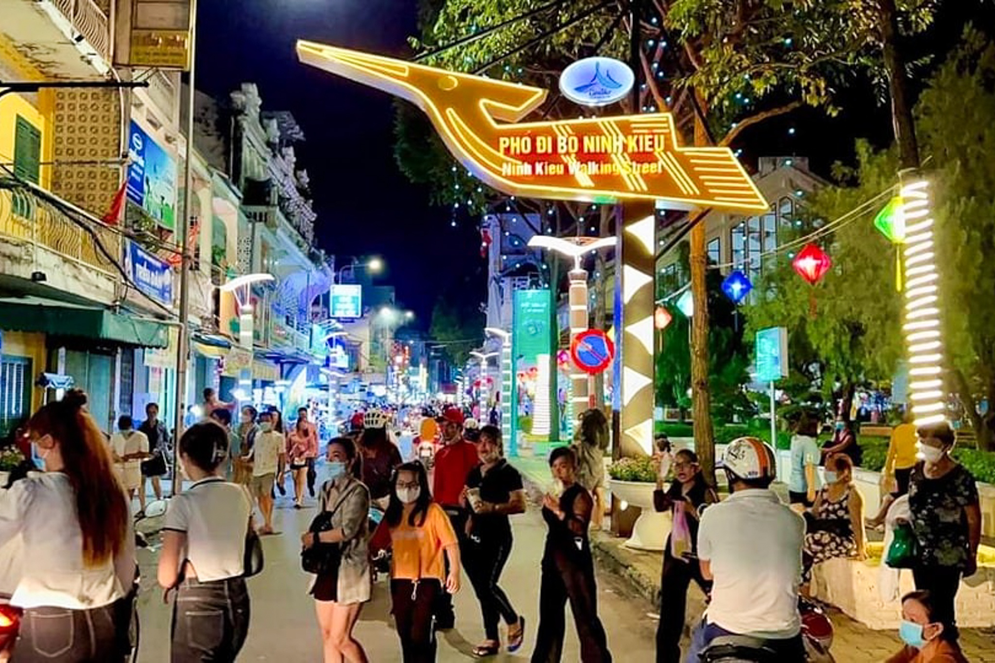 Tam dung hoat dong pho di bo Ninh Kieu hinh anh