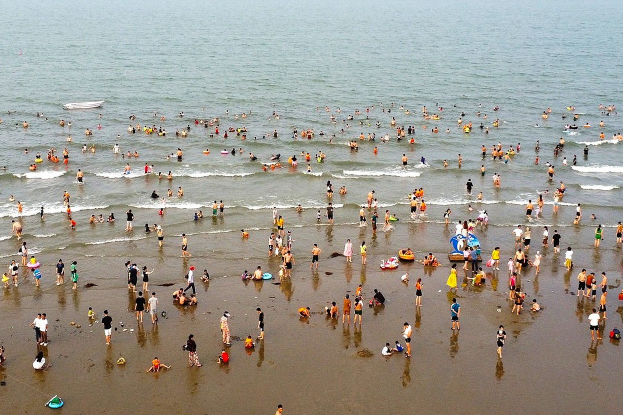 Do xo di bien Cua Lo 'giai nhiet' hinh anh