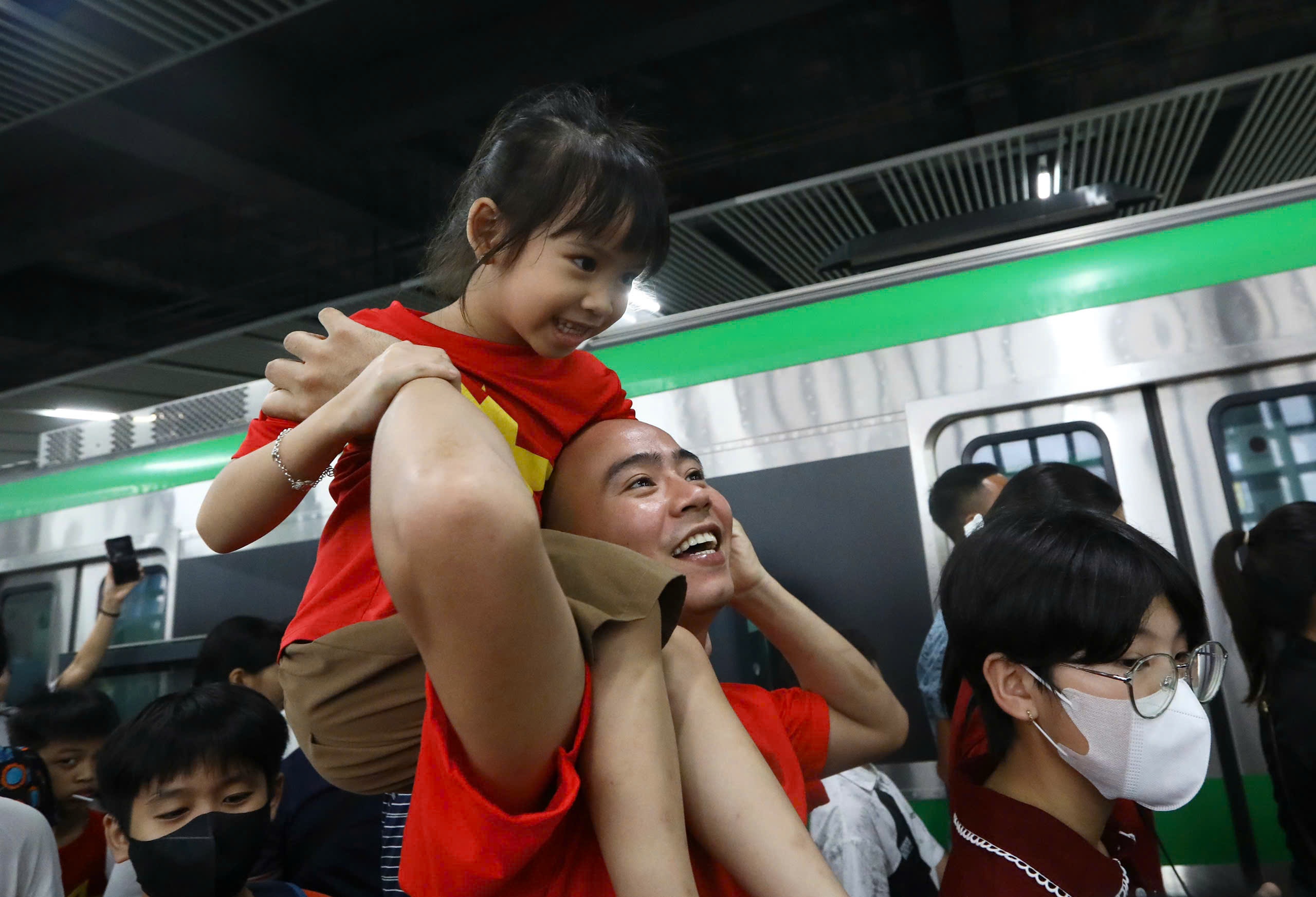 Ha Noi mien phi xe buyt va metro trong 4 ngay le Quoc khanh 2/9 hinh anh