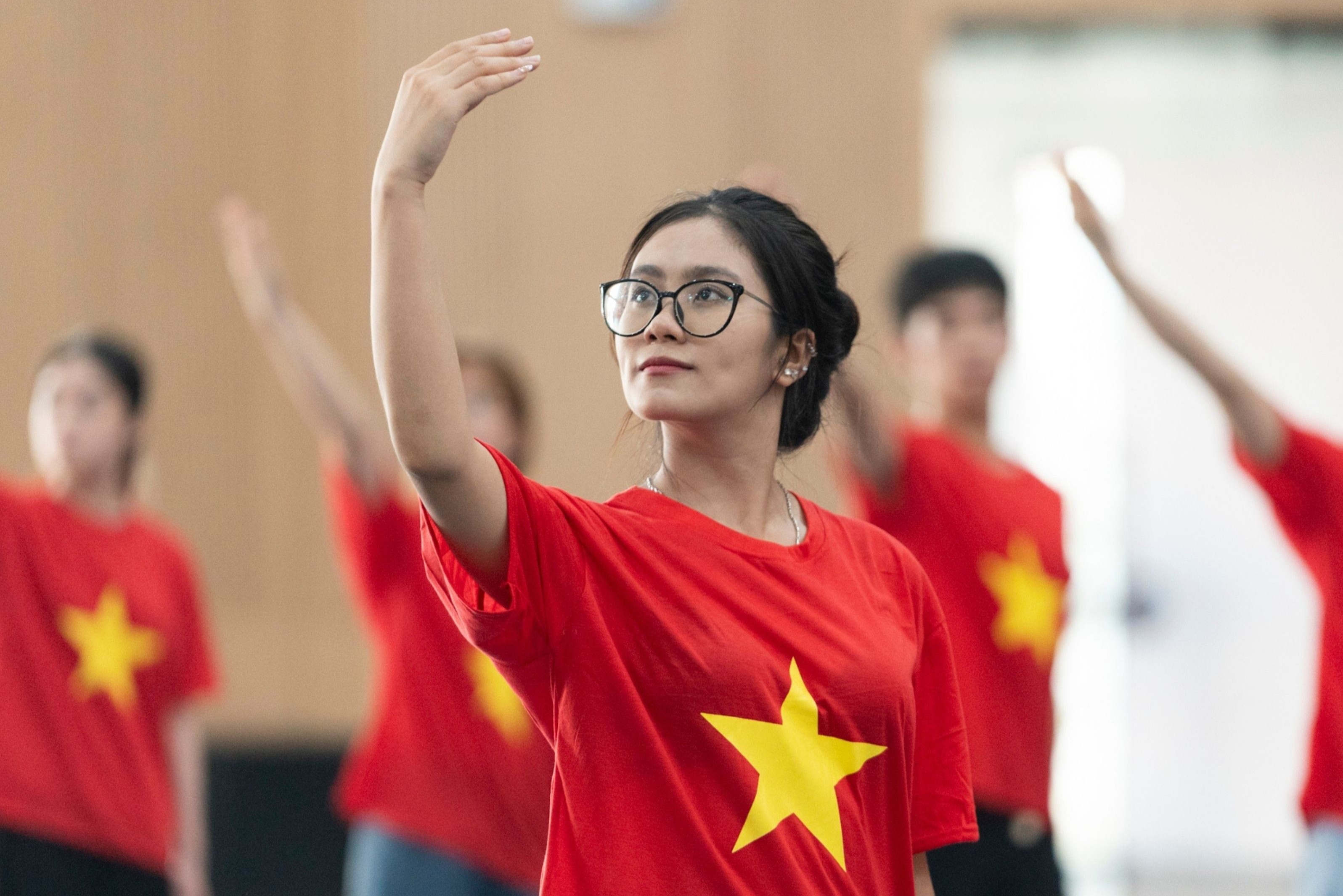 Hon 300 nguoi tre tap flashmob mung Quoc khanh o Ha Noi hinh anh