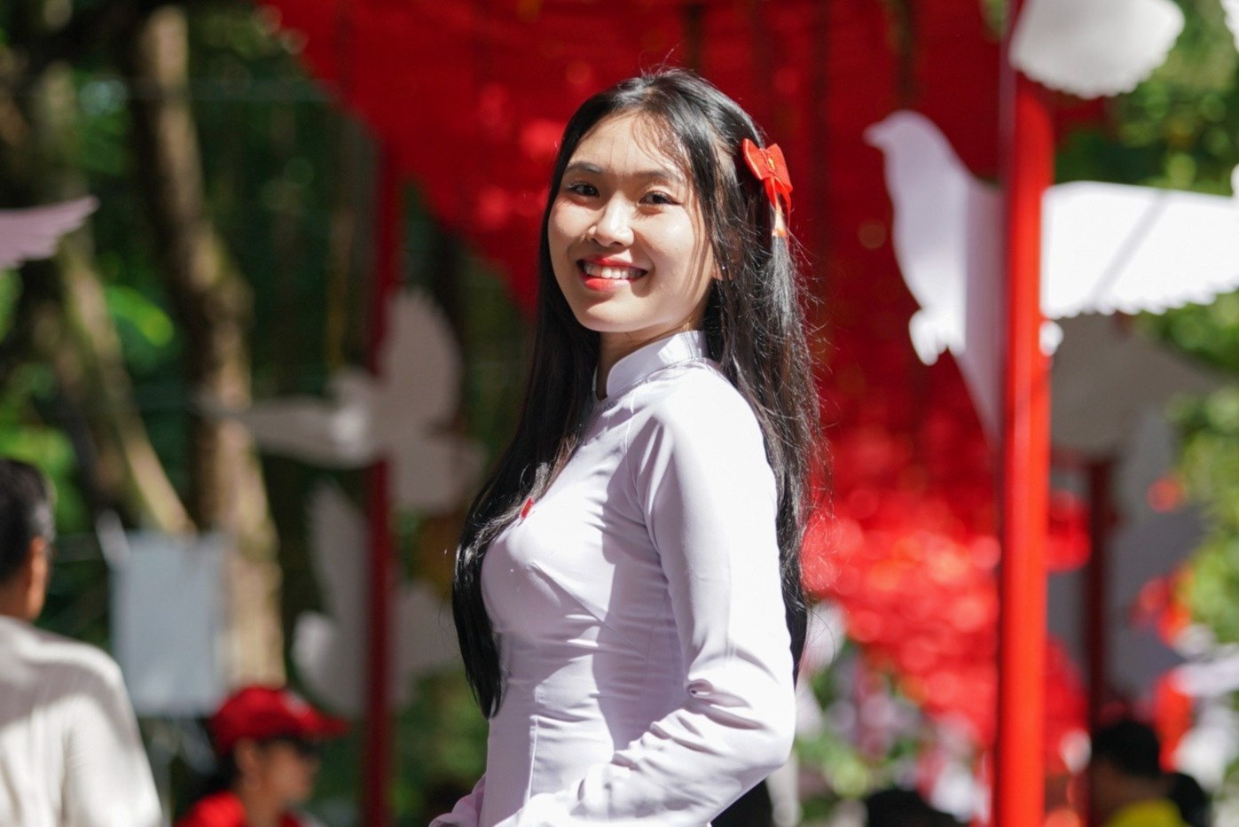 Co gai bay ve tu Nhat Ban de don Tet Doc lap o Ha Noi hinh anh