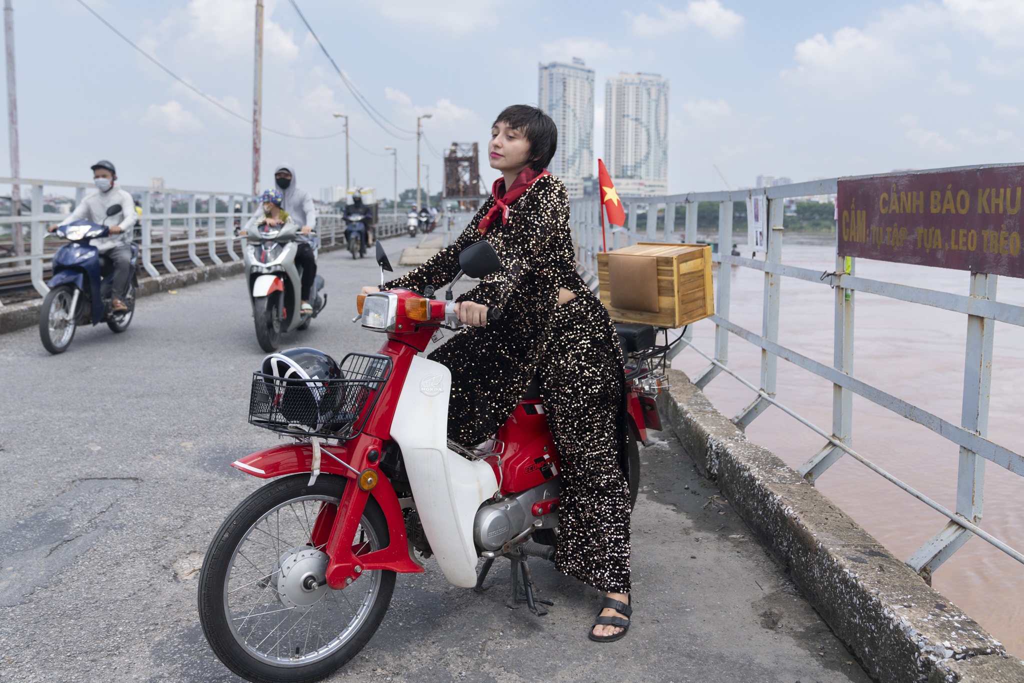 Di xe Cub ngam Tet Doc lap hinh anh