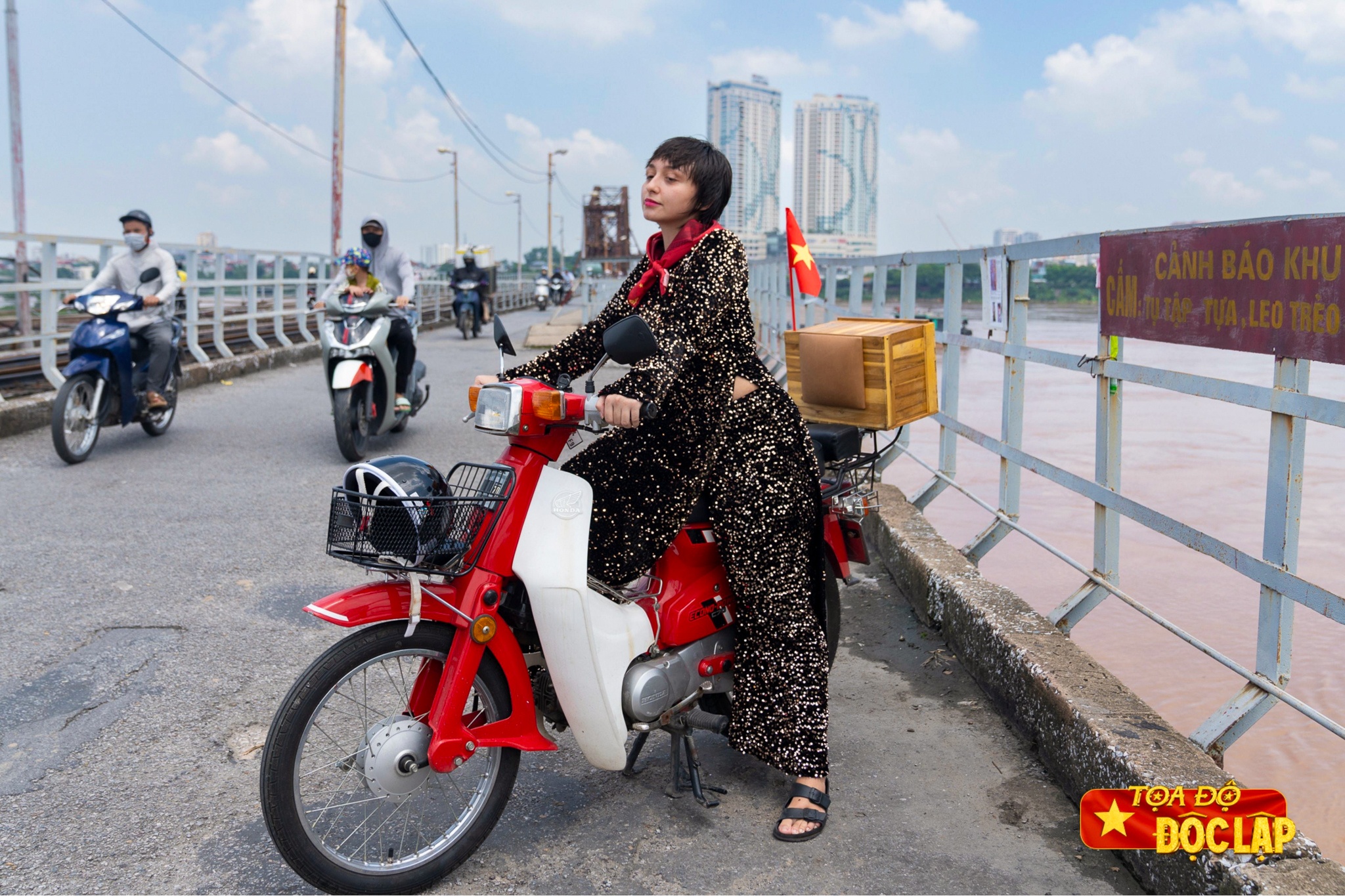 Tour xe Doc Lap anh 20