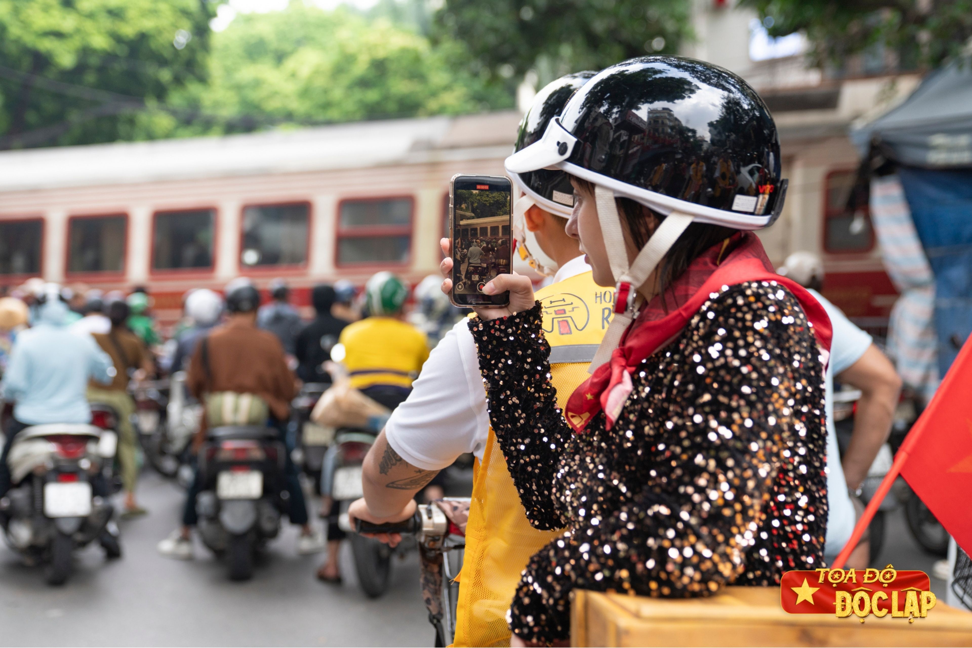 Tour xe Doc Lap anh 2