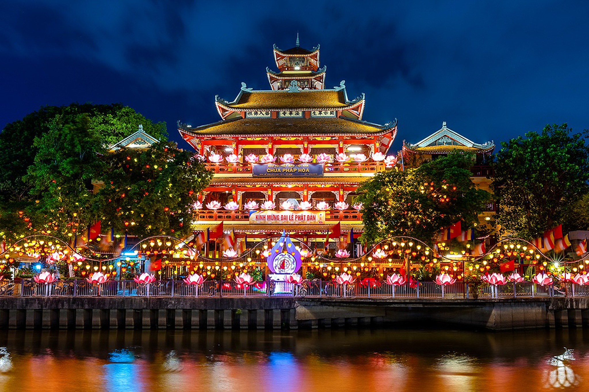 5 ngoi chua dang hieu cha me mua Vu lan o TP.HCM hinh anh