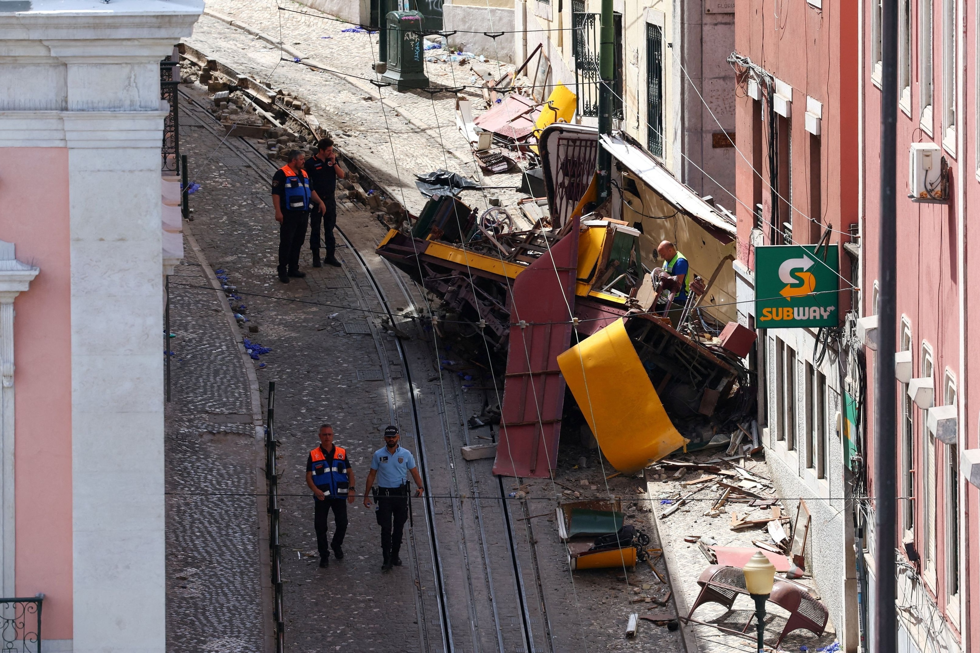 Tai nan tau vuot nui o Bo Dao Nha, 16 nguoi thiet mang hinh anh