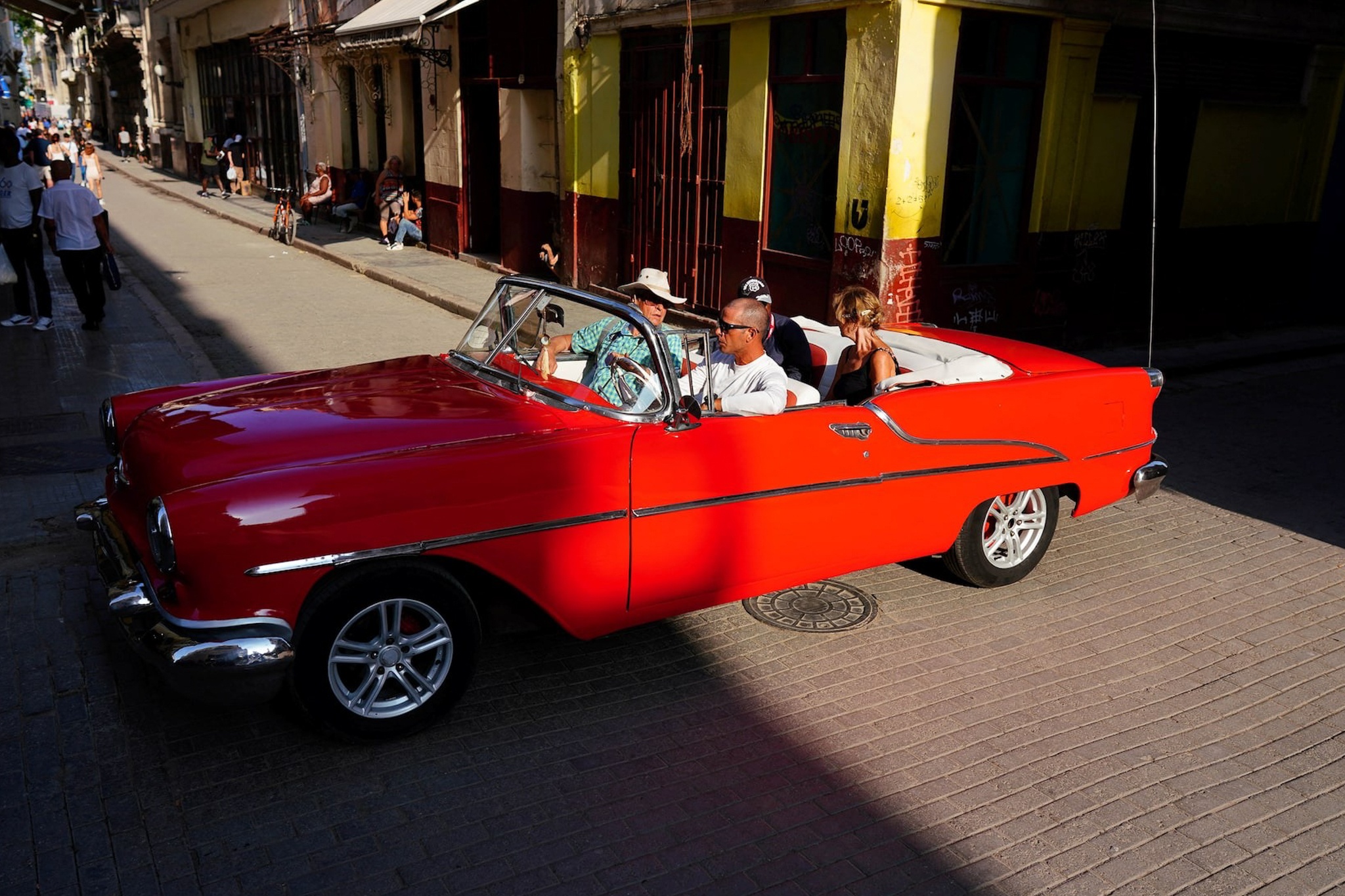 Dieu 'thoi gian bo quen' tren duong pho Cuba hinh anh