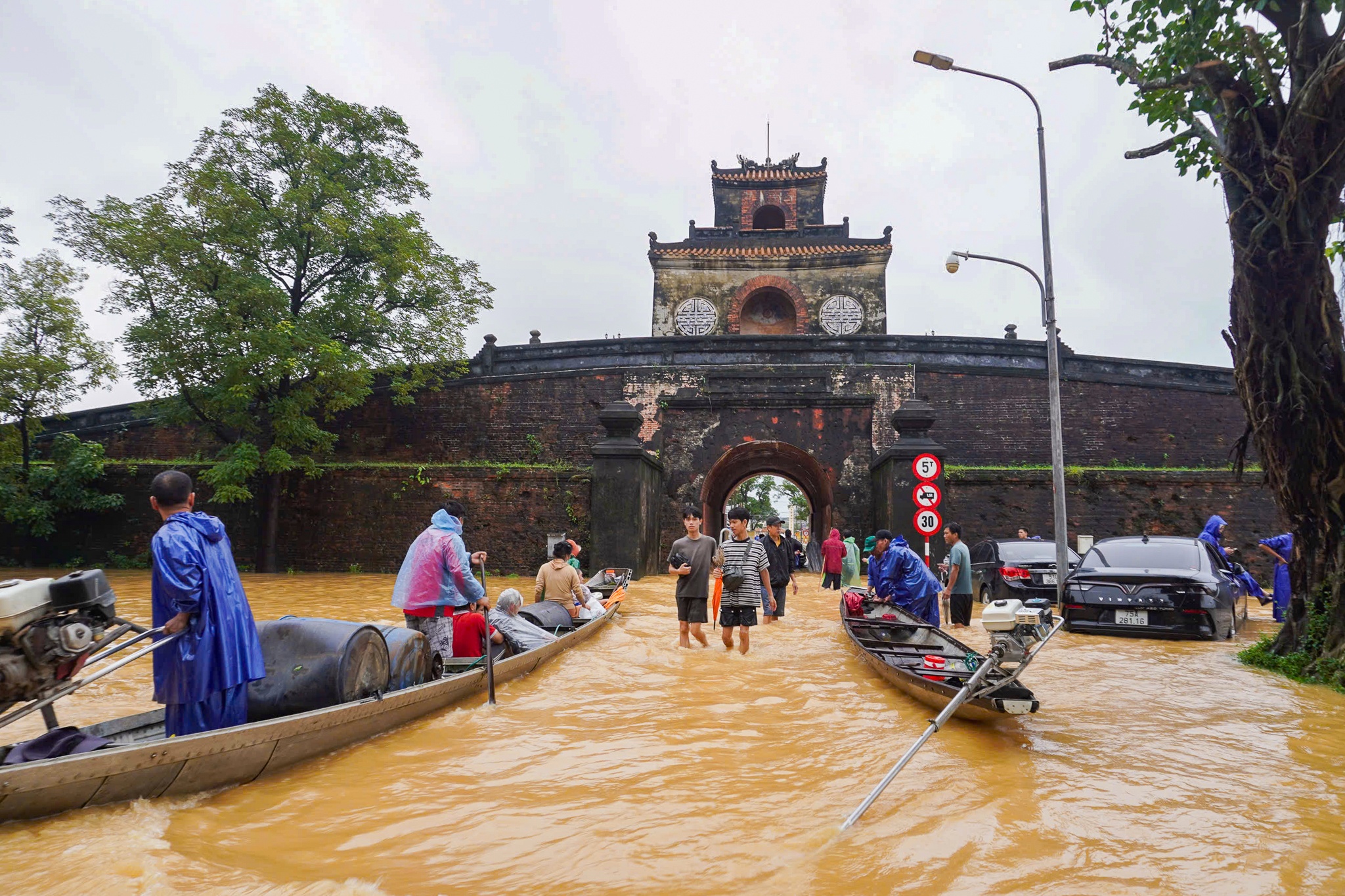Kinh thành Huế lũ ảnh 5 Kinh thanh Hue lu anh 5