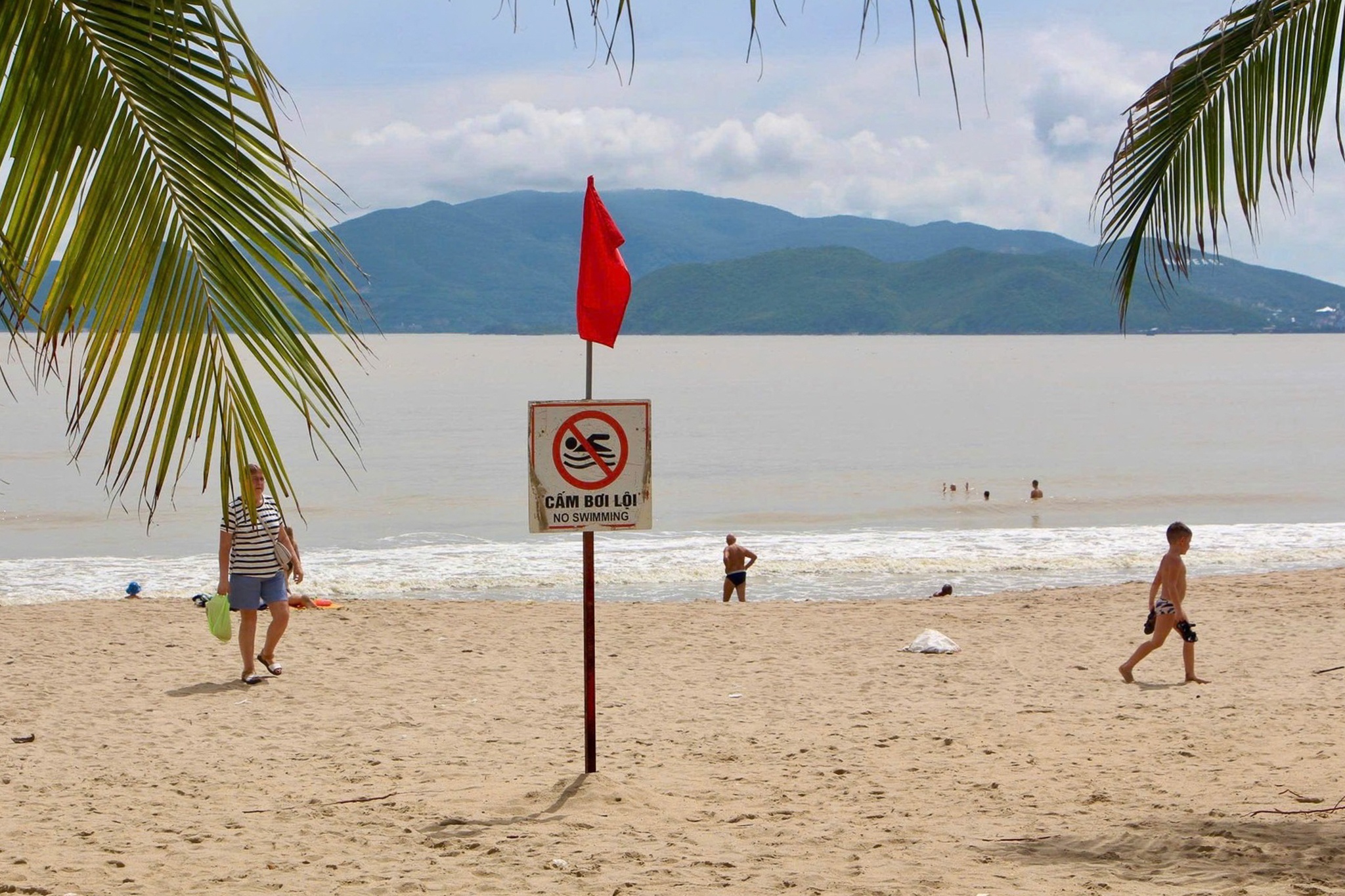 Cấm tắm biển Nha Trang ảnh 10 Cam tam bien Nha Trang anh 10