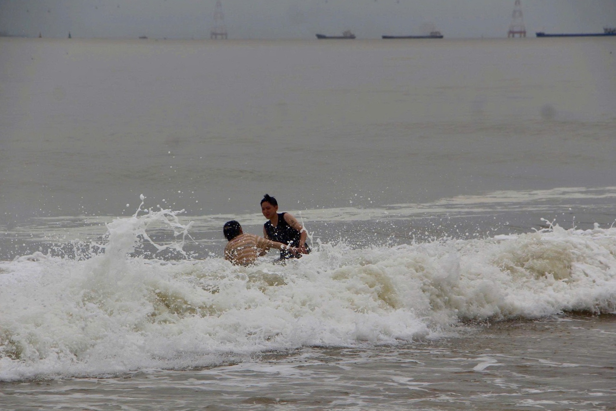 Cấm tắm biển Nha Trang ảnh 3 Cam tam bien Nha Trang anh 3