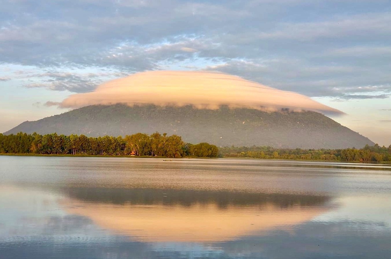 Can canh ngon nui 'dia may' sap thanh khu du lich sinh thai o Dong Nai hinh anh