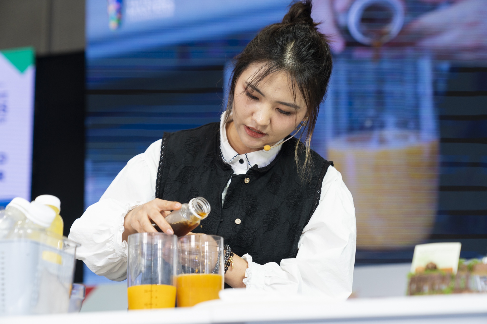 Barista Trung Quoc gay chu y voi mon tra mit tai Viet Nam hinh anh