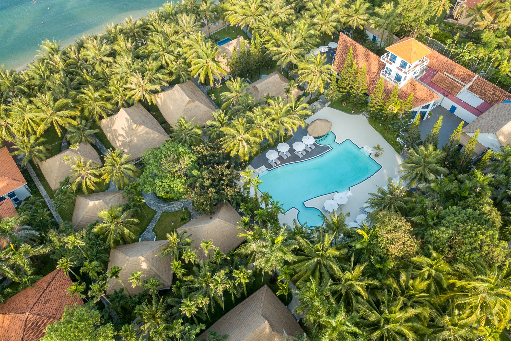 L’Azure Resort &amp; Spa anh 4