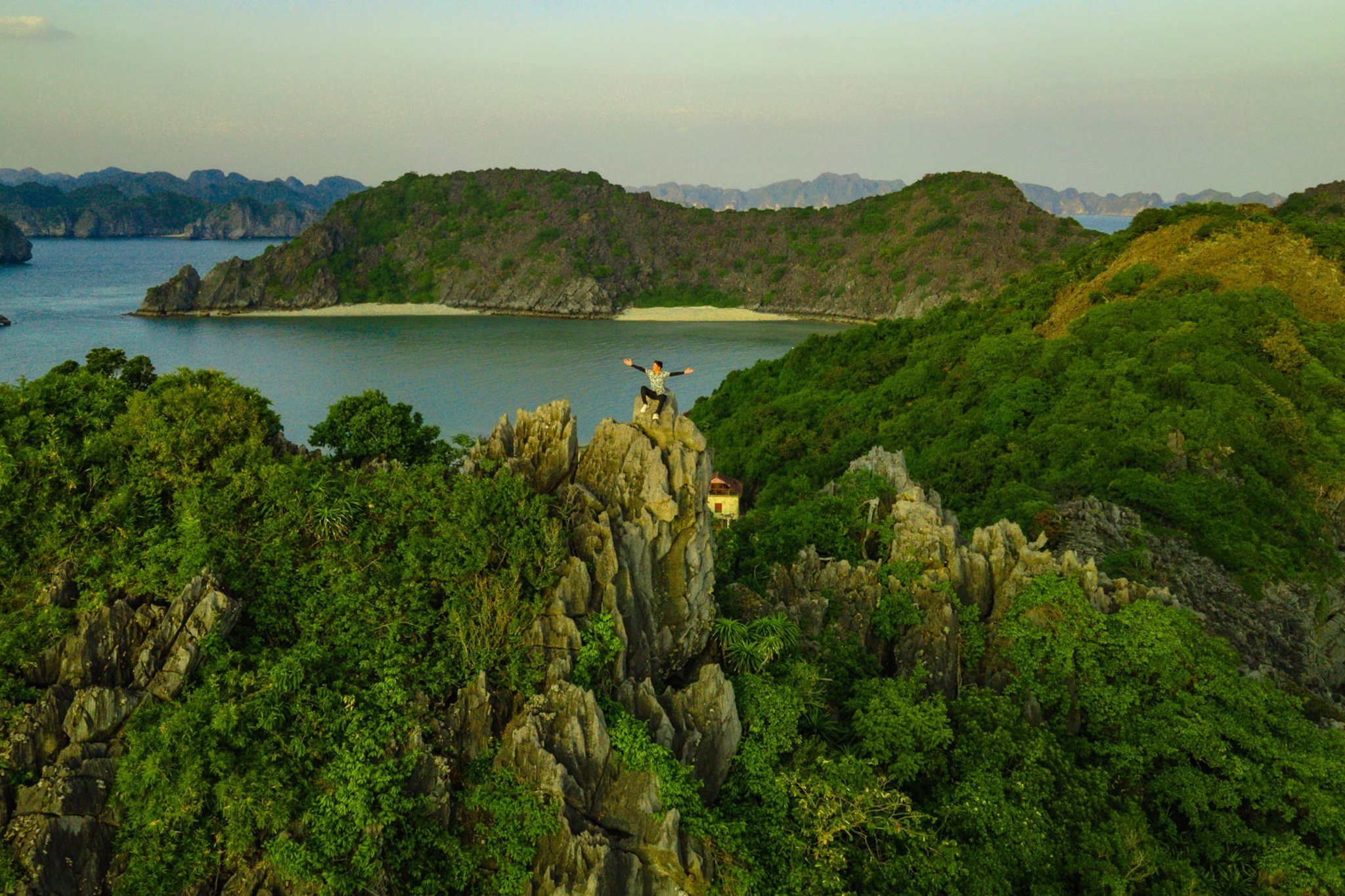 Tap chi My ca ngoi dao Cat Ba 'tuyet nhat Dong Nam A de phieu luu' hinh anh