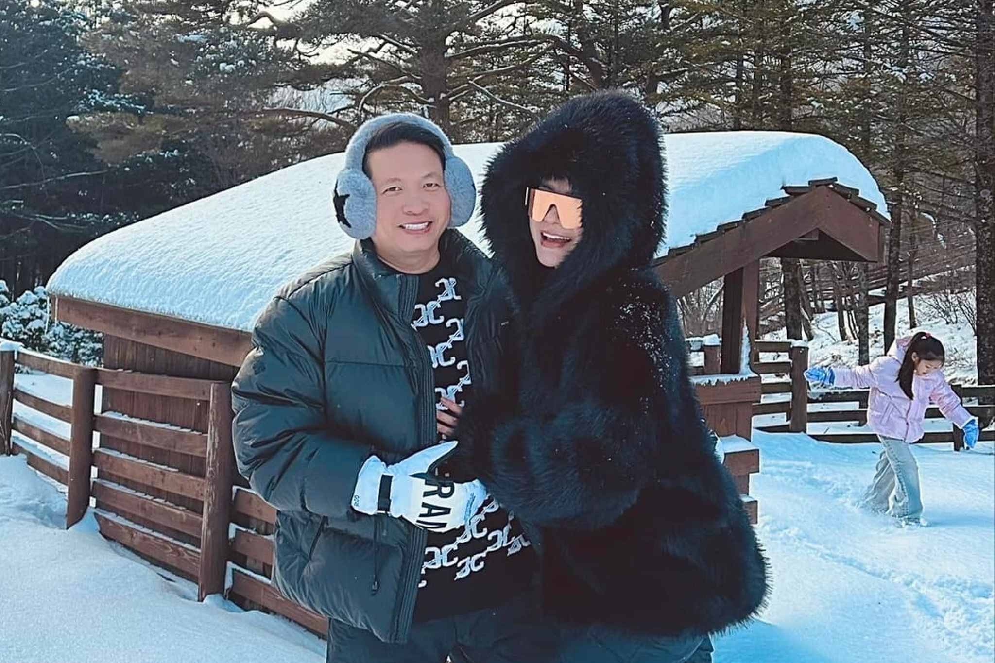 Anh du lich 'sac mui tien' cua vo chong Doan Di Bang hinh anh